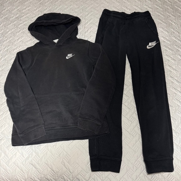 Nike Sportswear Company Club Fleece Black Track Suit Sweats Boy Large Activewear - Picture 1 of 1
